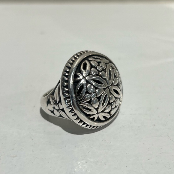 Hand made  Sterling Silver Floral Ring size 7.5 - Picture 3 of 8